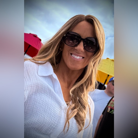 Meet your Posher, Lisa - Picture 2 of 7